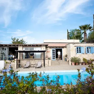  Holiday home The Carob Tree - Rustic Luxury With Access To Pool And Restaurant