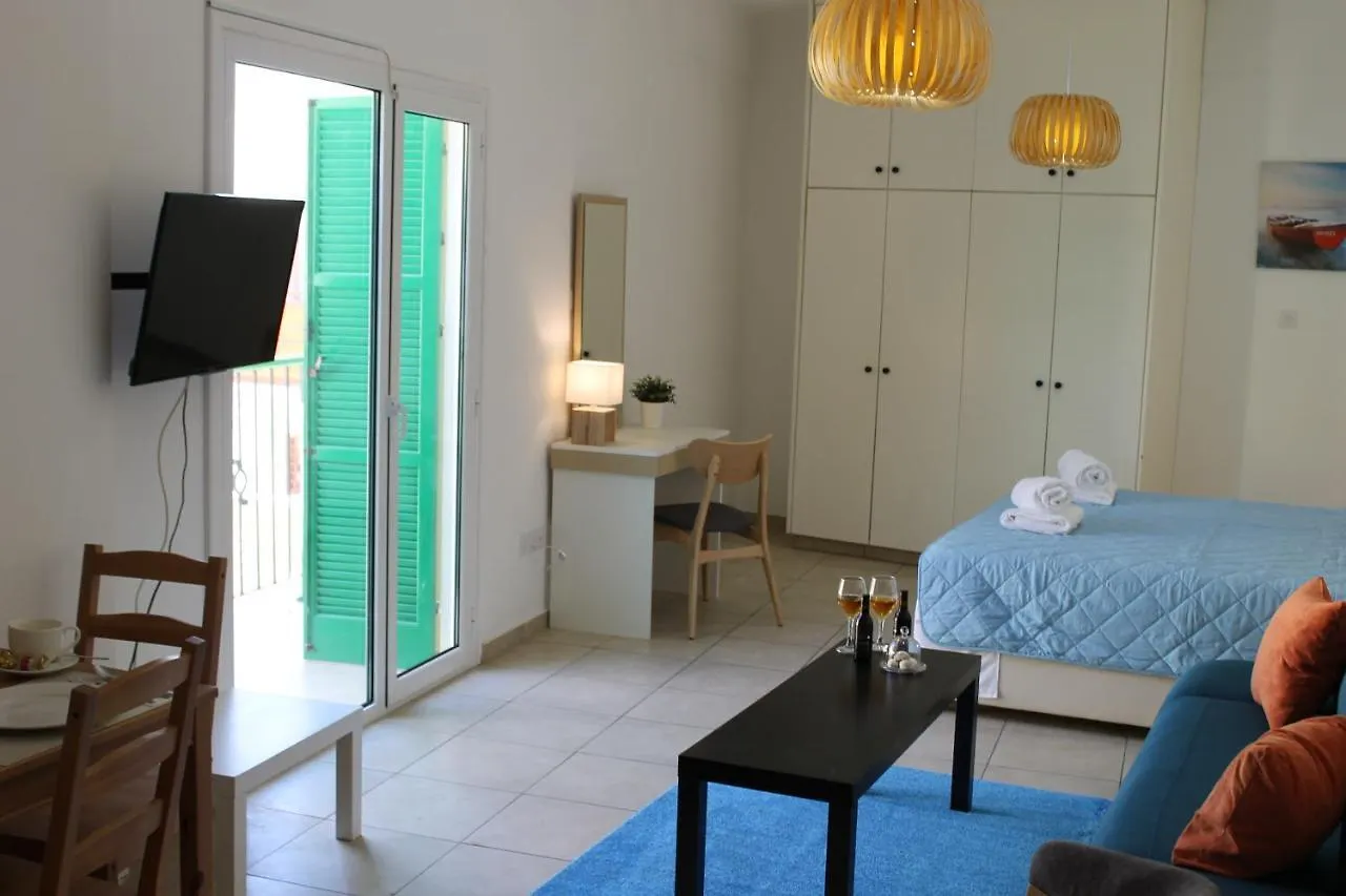 4You Studios Larnaca 0*,